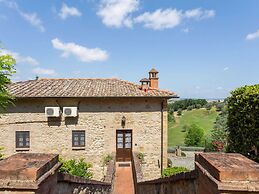 Lavish Holiday Home in Volterra With Pool