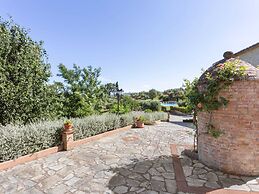 Lavish Holiday Home in Volterra With Pool