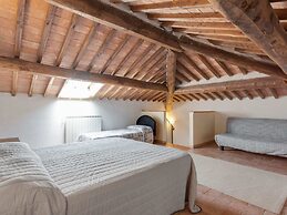 Lavish Holiday Home in Volterra With Pool