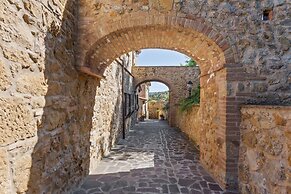 Lavish Holiday Home in Volterra With Pool