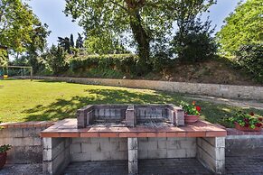 Lavish Holiday Home in Volterra With Pool