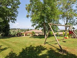 Lavish Holiday Home in Volterra With Pool