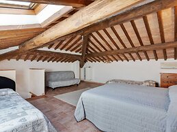 Lavish Holiday Home in Volterra With Pool