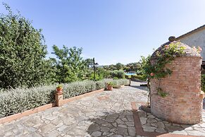 Lavish Holiday Home in Volterra With Pool