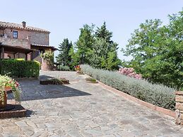 Lavish Holiday Home in Volterra With Pool