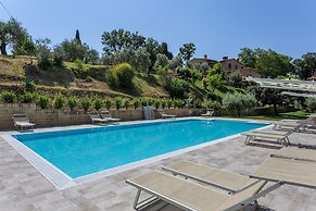 Lavish Holiday Home in Volterra With Pool