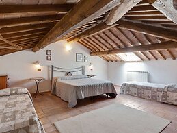 Lavish Holiday Home in Volterra With Pool