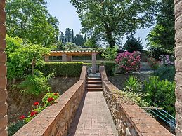 Lavish Holiday Home in Volterra With Pool