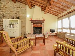 Modern Holiday Home in Monte Santa Maria Tiberina