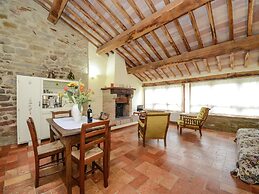 Modern Holiday Home in Monte Santa Maria Tiberina