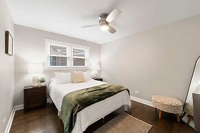 Spacious Apartment in Chicago