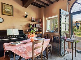 Rustic Holiday Home in Citta di Castello With Swimming Pool