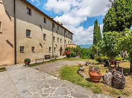 Rustic Holiday Home in Citta di Castello With Swimming Pool
