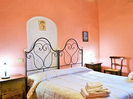 Rustic Holiday Home in Citta di Castello With Swimming Pool