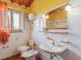 Rustic Holiday Home in Citta di Castello With Swimming Pool