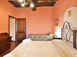 Rustic Holiday Home in Citta di Castello With Swimming Pool