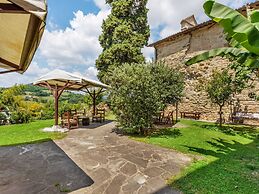 Rustic Holiday Home in Citta di Castello With Swimming Pool