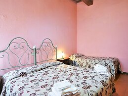 Rustic Holiday Home in Citta di Castello With Swimming Pool