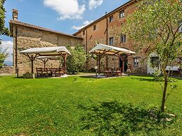 Rustic Holiday Home in Citta di Castello With Swimming Pool