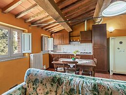 Rustic Holiday Home in Citta di Castello With Swimming Pool