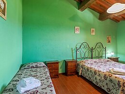 Rustic Holiday Home in Citta di Castello With Swimming Pool