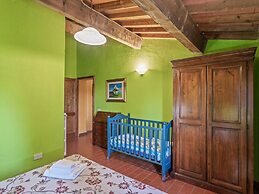 Rustic Holiday Home in Citta di Castello With Swimming Pool