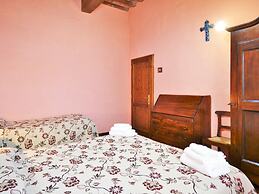 Rustic Holiday Home in Citta di Castello With Swimming Pool