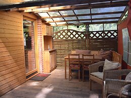 Cosy Apartment With Covered Porch