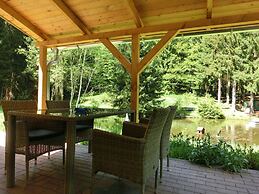 Cosy Apartment With Covered Porch