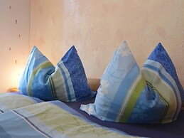 Cosy Apartment With Covered Porch