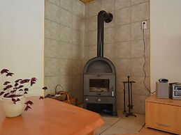 Cosy Apartment With Covered Porch