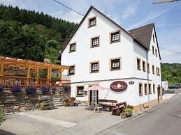 A Modern Apartment in the Hunsruck Region's Romantic Drohn Valley