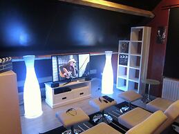 Cosy Holiday Home in Vodelee With Private Garden