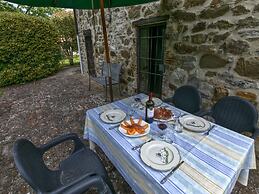 Holiday House Overlooking Lake Near Tuscany