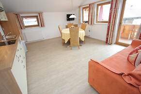 Spacious Apartment in Uderns Near Ski Area