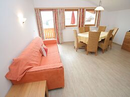 Spacious Apartment in Uderns Near Ski Area