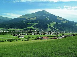Spacious Apartment in Uderns Near Ski Area