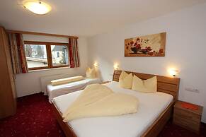 Spacious Apartment in Uderns Near Ski Area