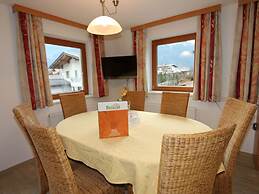 Spacious Apartment in Uderns Near Ski Area