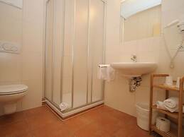 Spacious Apartment in Uderns Near Ski Area