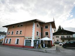 Spacious Apartment in Uderns Near Ski Area