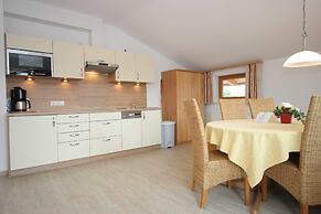 Spacious Apartment in Uderns Near Ski Area