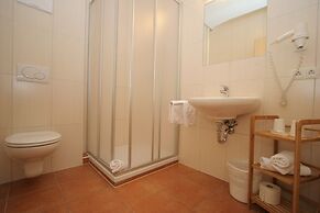 Spacious Apartment in Uderns Near Ski Area