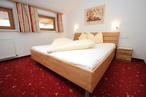 Spacious Apartment in Uderns Near Ski Area