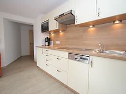 Spacious Apartment in Uderns Near Ski Area
