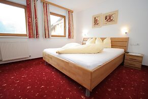 Spacious Apartment in Uderns Near Ski Area