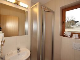 Spacious Apartment in Uderns Near Ski Area