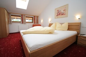 Spacious Apartment in Uderns Near Ski Area