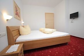 Spacious Apartment in Uderns Near Ski Area