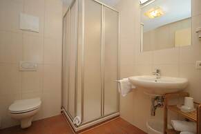 Spacious Apartment in Uderns Near Ski Area